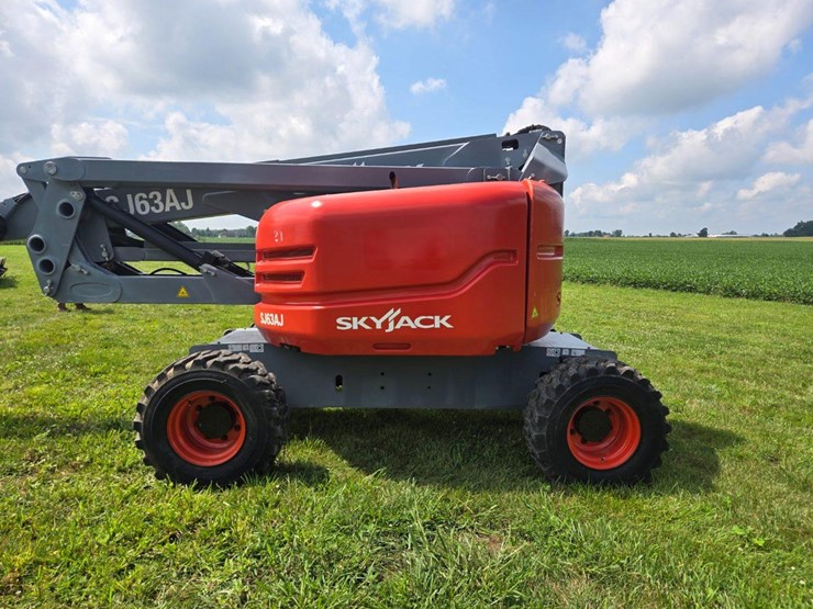 #103-•-2019-skyjack-sj63-boom-lift-image-2