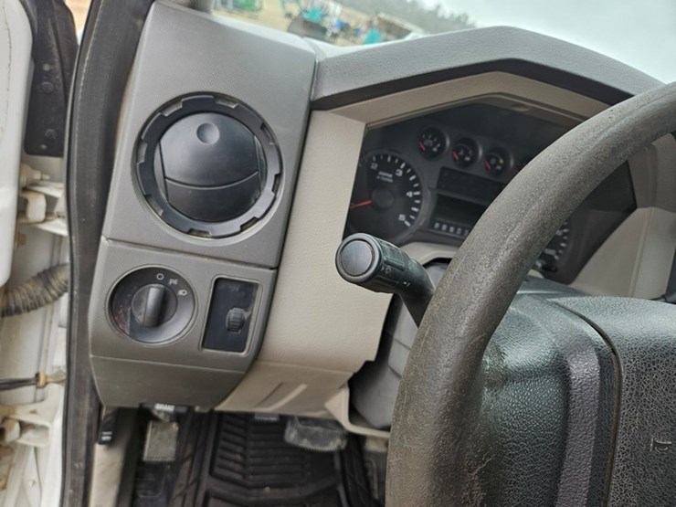 2009-ford-f550-image-26