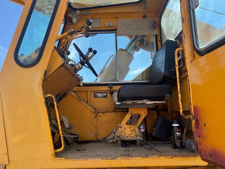 #134-•-1977-grover-rt620s-rough-terrain-crane-image-35