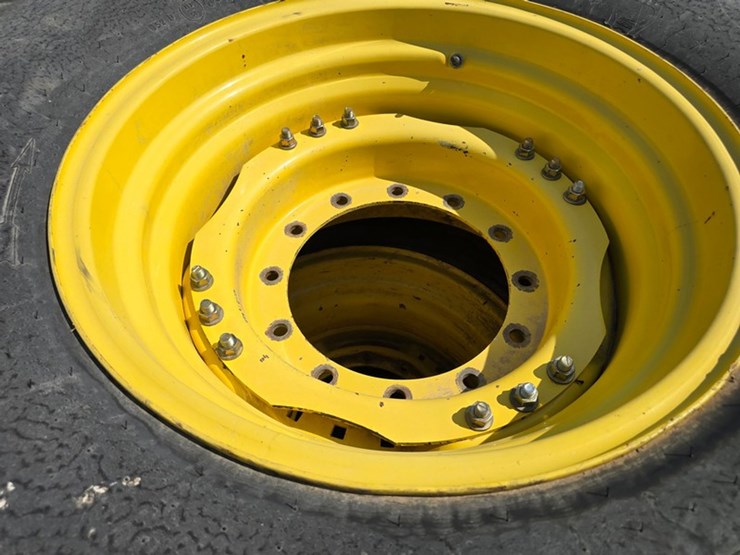 #68-•-2---600/70r30-tires-&-rims-image-4