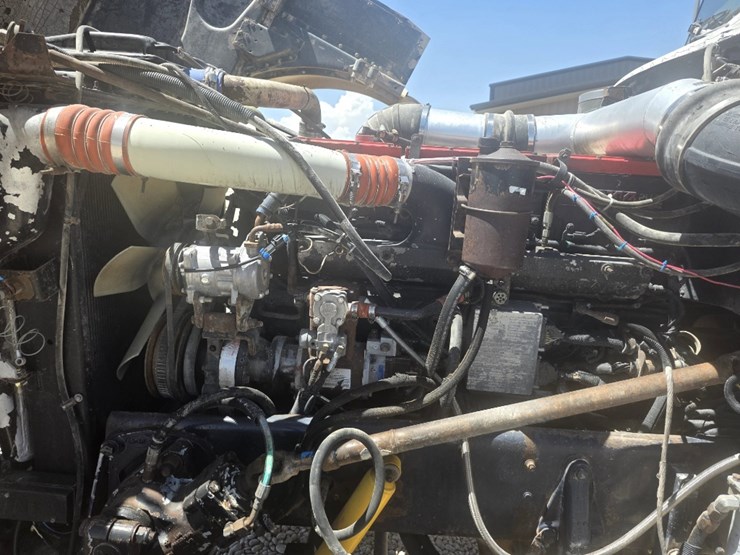 1998-peterbilt-379-image-11