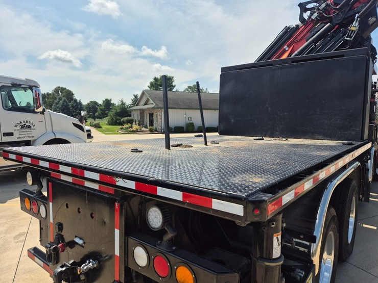 2018-kenworth-t880-image-15