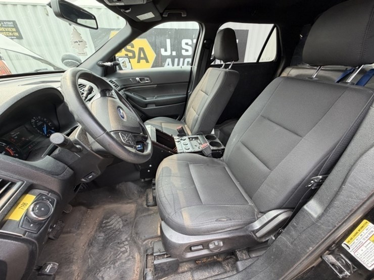 2018-ford-explorer-image-23