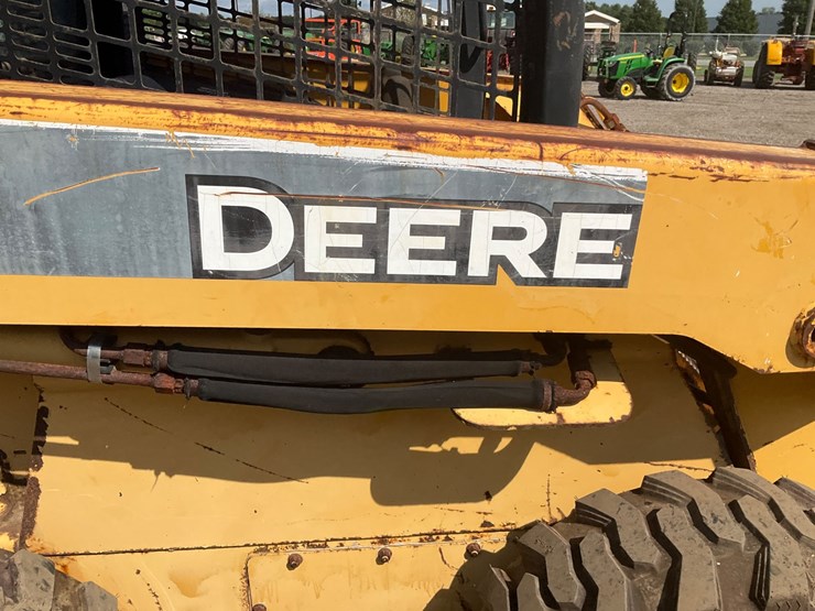 john-deere-325-image-19
