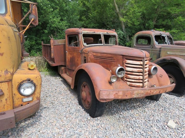 1947-federal-29m2-dump-truck-image-3