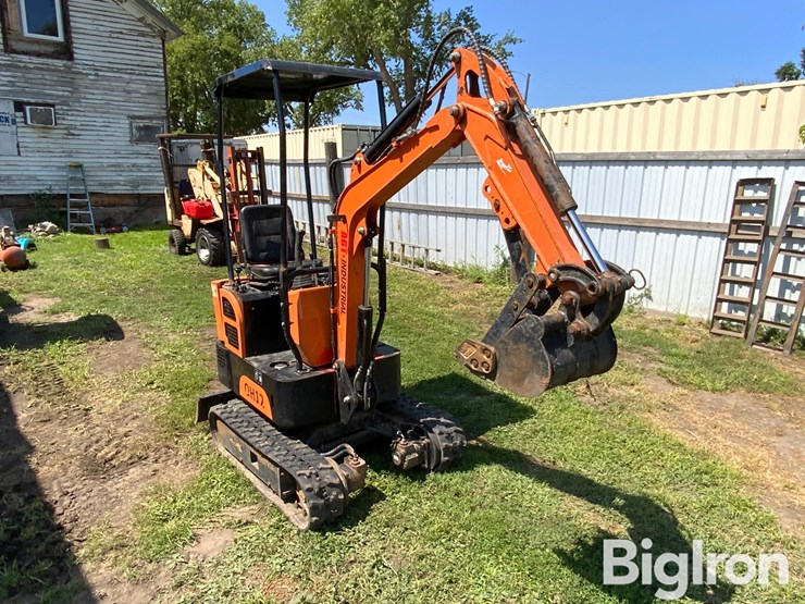 agt-industrial-mini-excavator-image-3