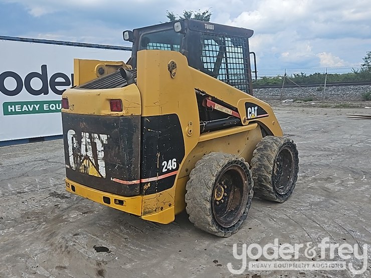 caterpillar-246-image-13