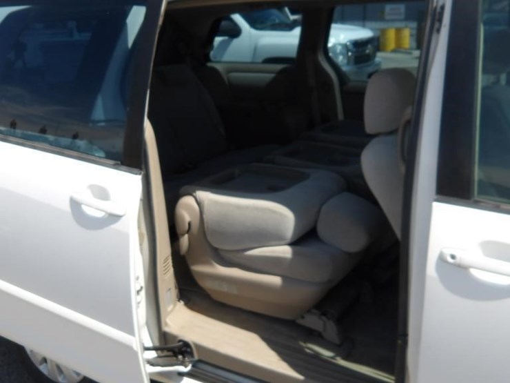 2006-toyota-sienna-image-13