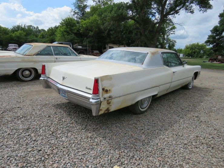 1969-cadillac-coupe-deville-2dr-ht-image-6
