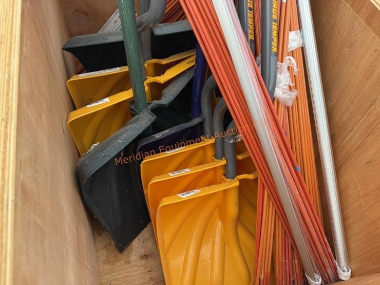 asst.-snow-shovels-&-reflective-rods-image-8