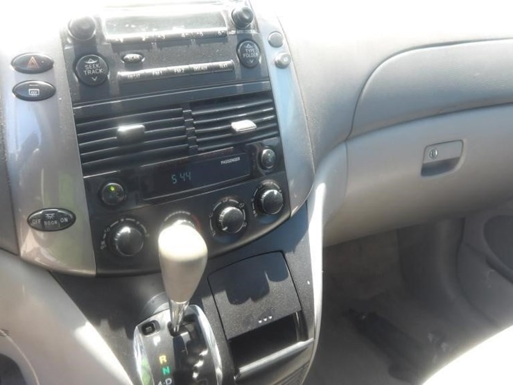 2006-toyota-sienna-le-image-21