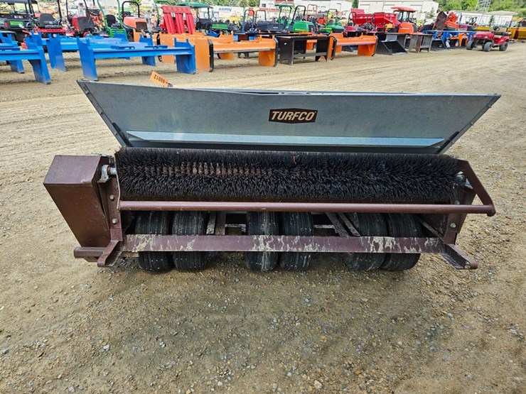 #12-•-turfco-meter-matic-iii-top-dresser-image-4
