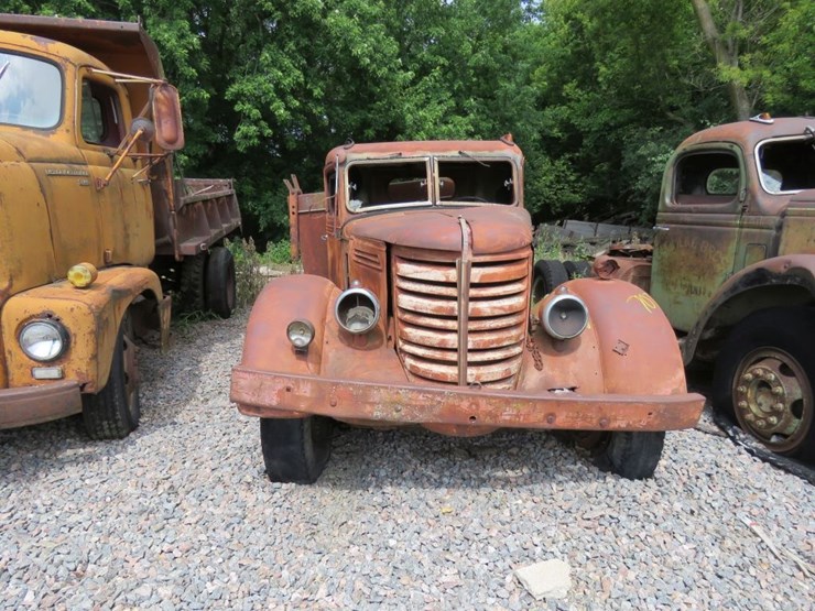 1947-federal-29m2-dump-truck-image-2