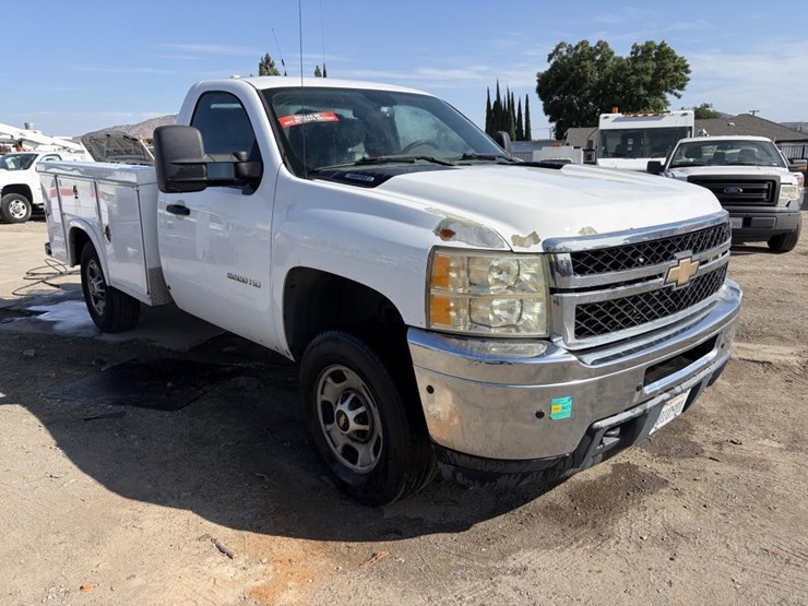 2011-chevrolet-silverado-2500-image-3