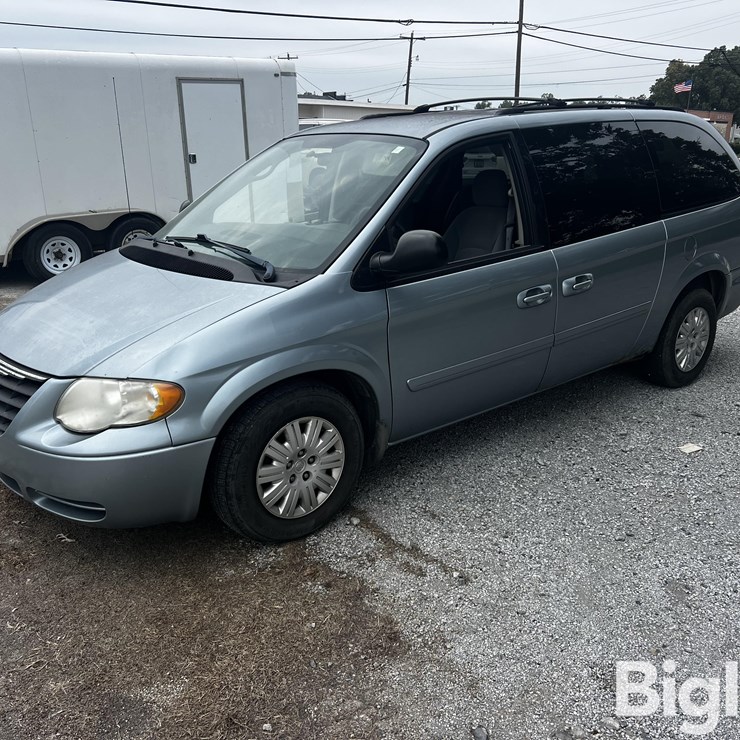 2006 CHRYSLER TOWN & COUNTRY LX