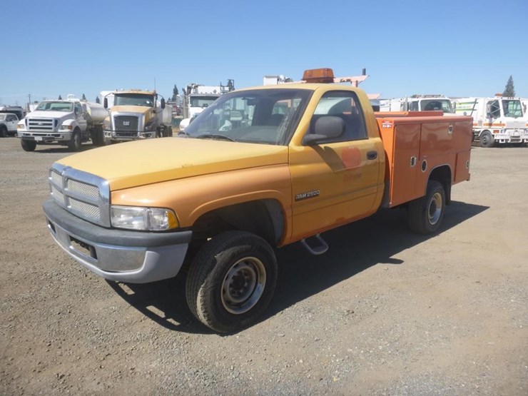 2001-dodge-ram-2500-image-1