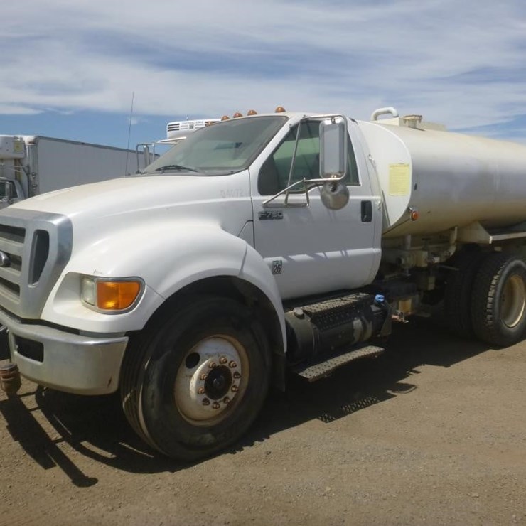 2011 FORD F750