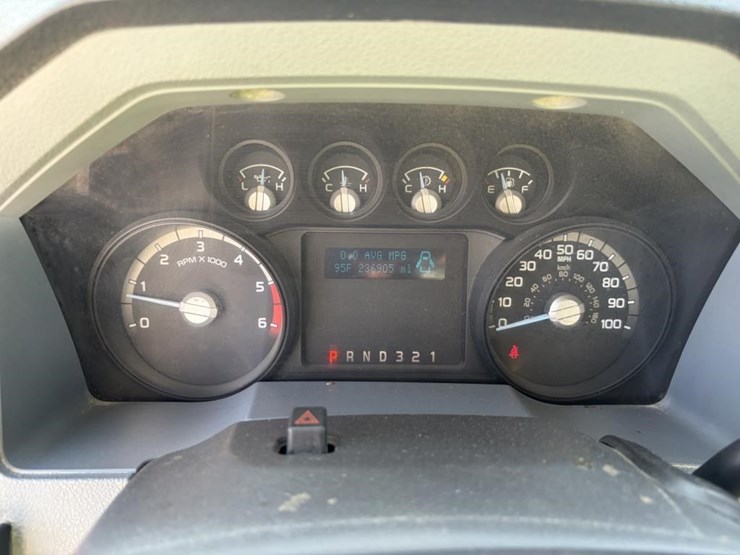 2011-ford-f550-image-22
