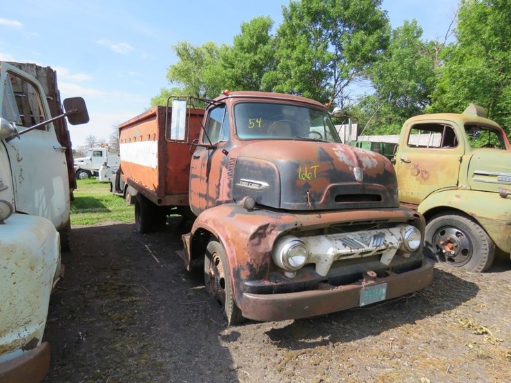 1954-ford-c600-image-1