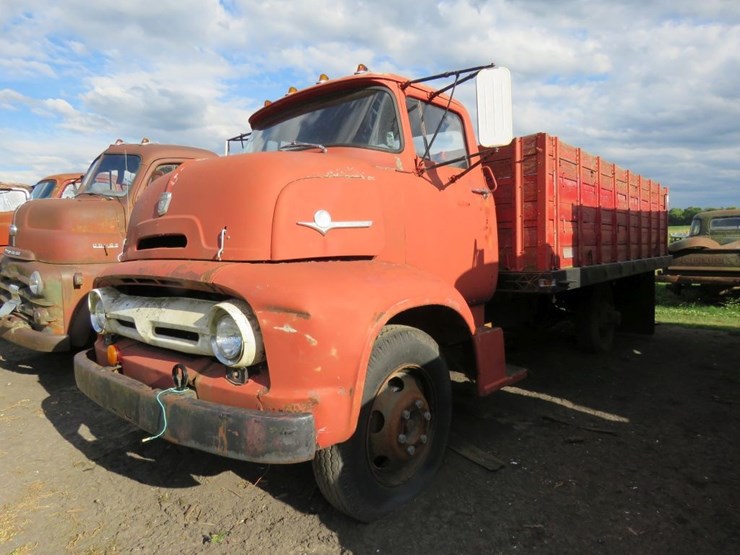 1956-ford-c600-image-3