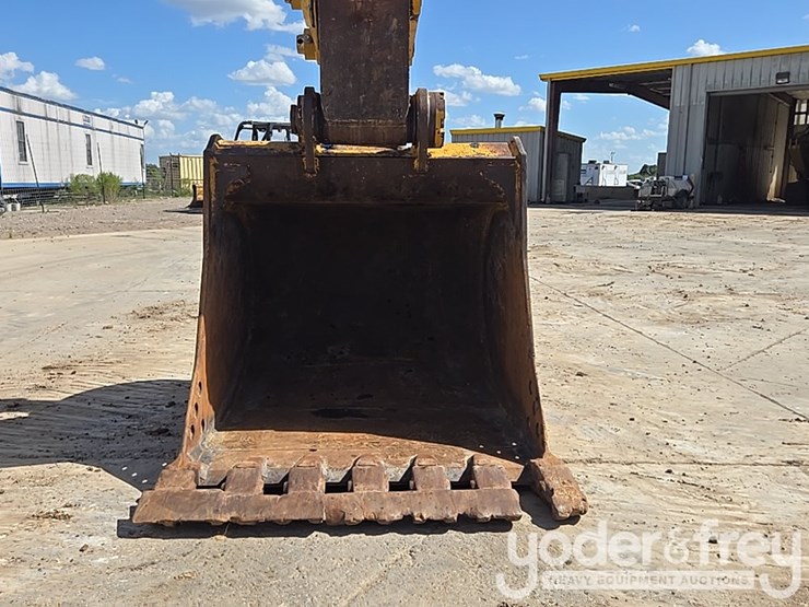 2019-caterpillar-336-image-22