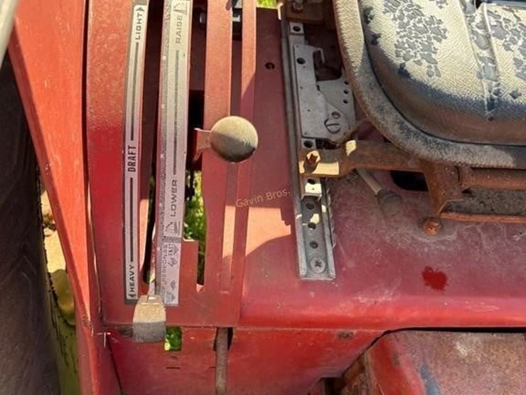 ih-574-gas-tractor-image-10
