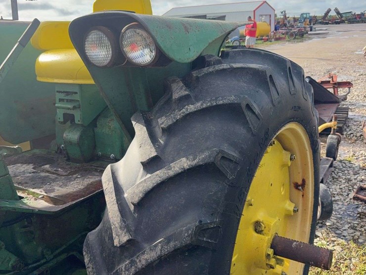 john-deere-4010-image-5