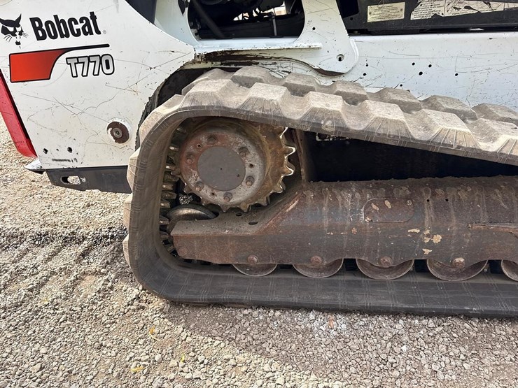 2020-bobcat-t740-image-24