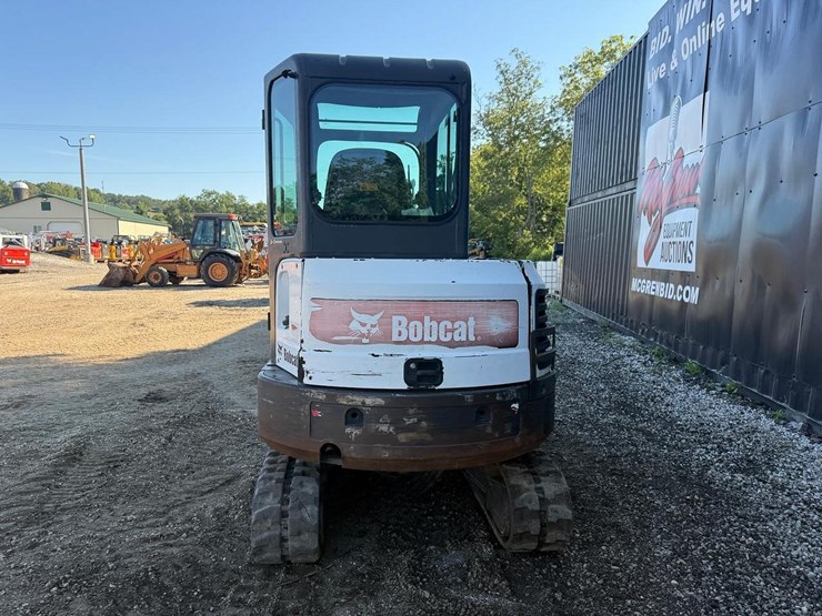 2011-bobcat-e32-image-3
