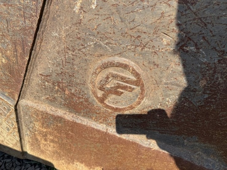 john-deere-330-image-5