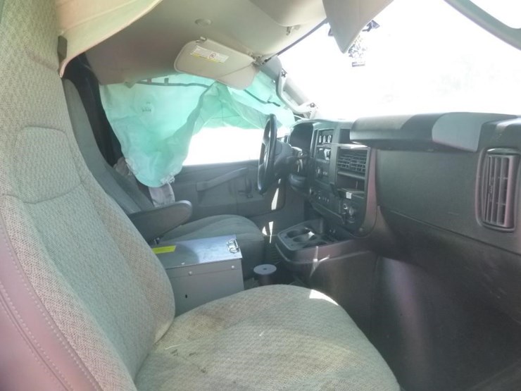 2015-chevrolet-express-2500-image-14