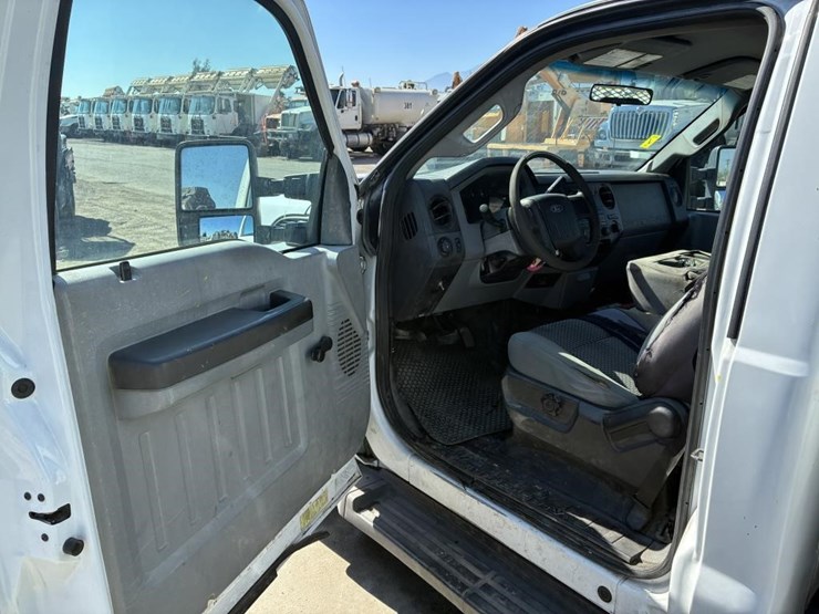 2011-ford-f350-image-11