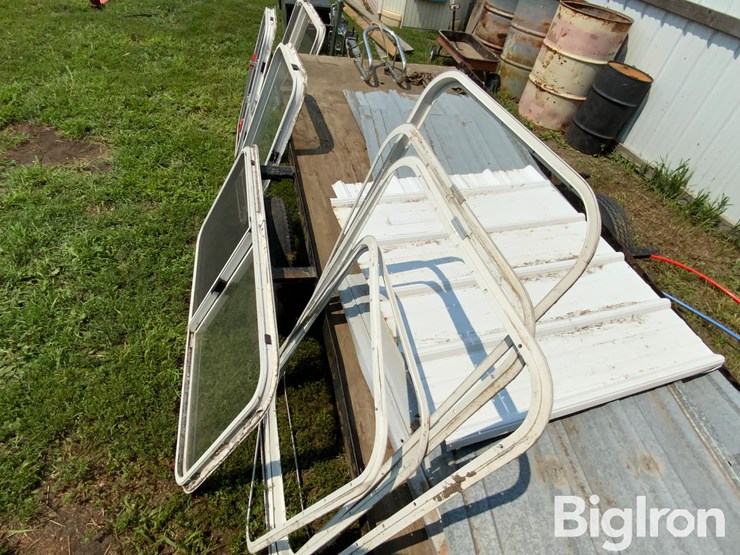 aluminum-camper-windows-image-8