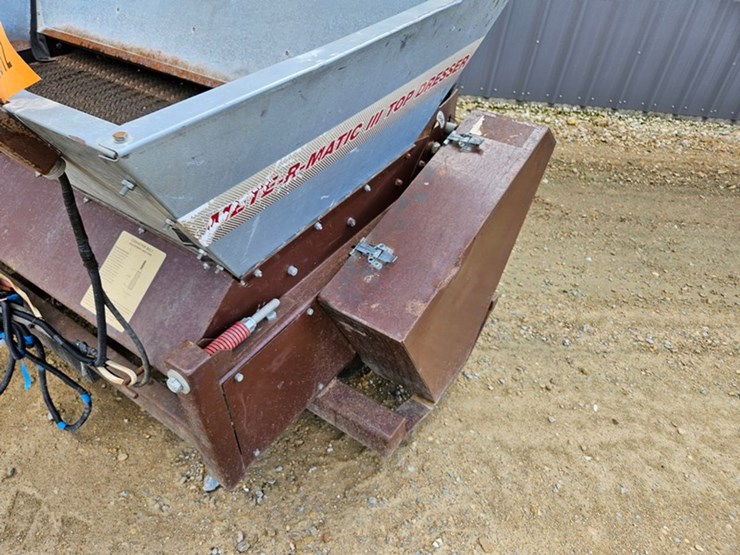 #12-•-turfco-meter-matic-iii-top-dresser-image-13