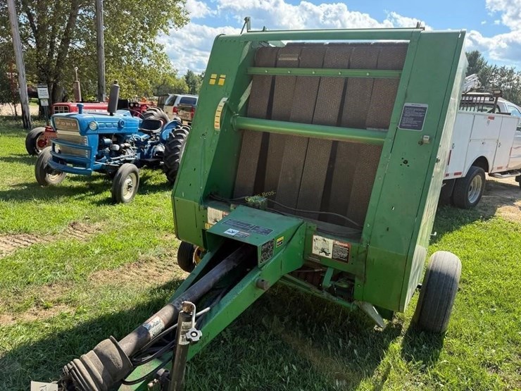 john-deere-335-image-4