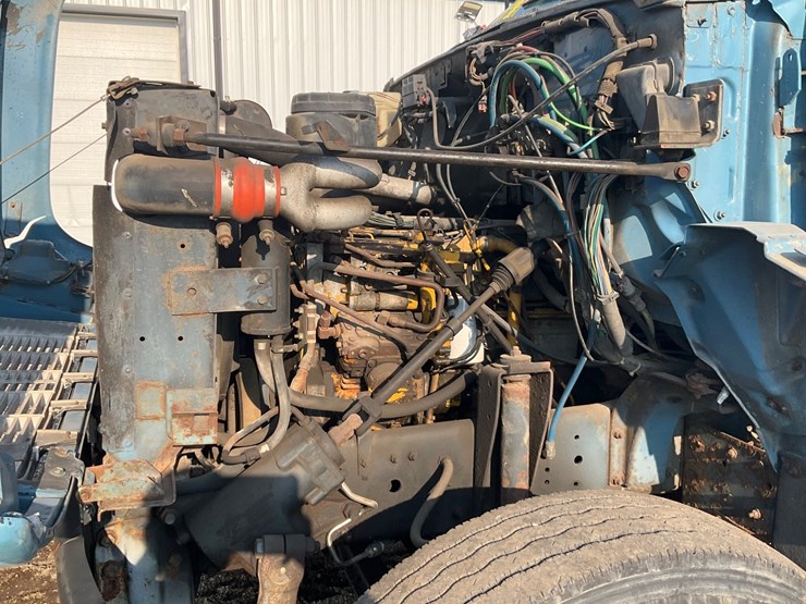 #1993-•-chevrolet-kodiak-single-axle-semi-tractor-image-69