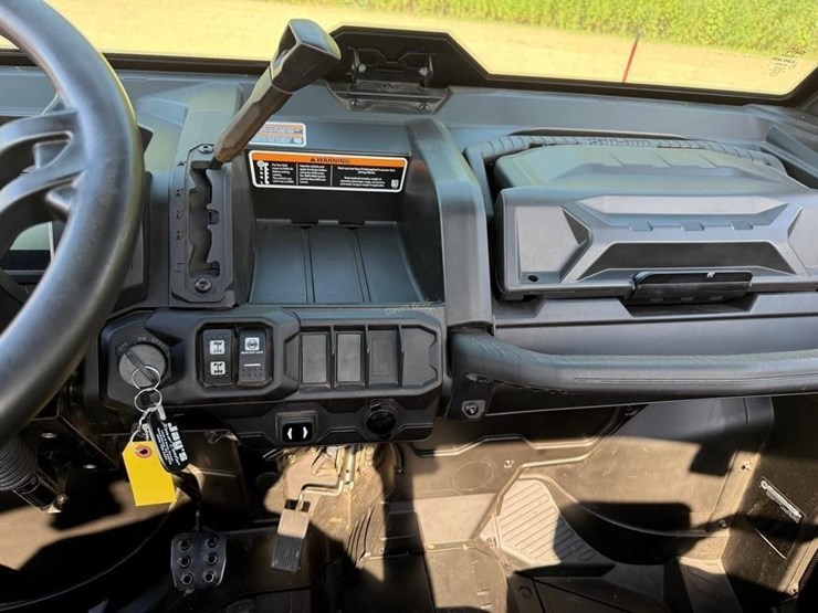 2023-can-am-defender-hd7-700-utv-image-6