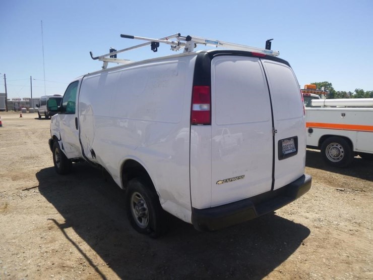 2015-chevrolet-express-2500-image-5