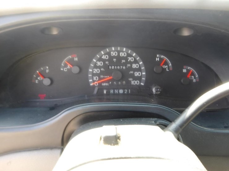 2002-ford-e350-image-17
