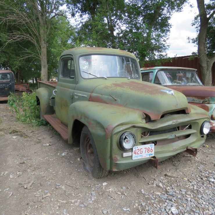 1953 INTERNATIONAL R110