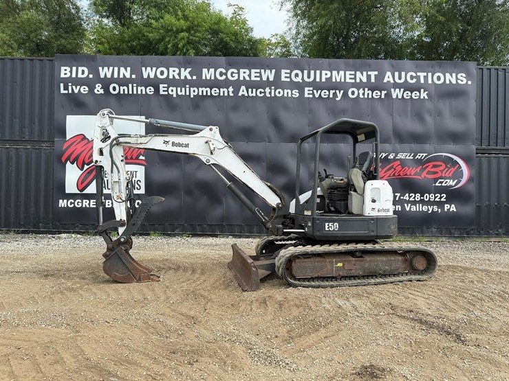 2011-bobcat-e50-image-1