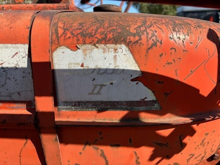 allis-chalmers-d15-series-ii-tractor-image-11