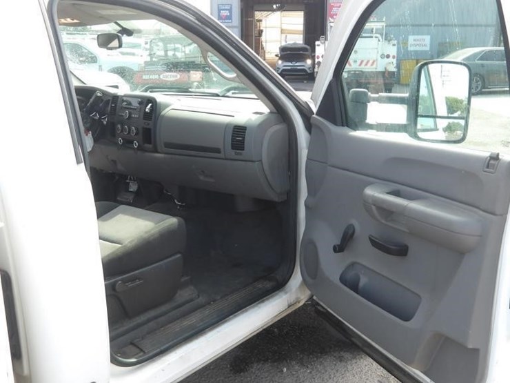 2009-chevrolet-silverado-2500-image-11