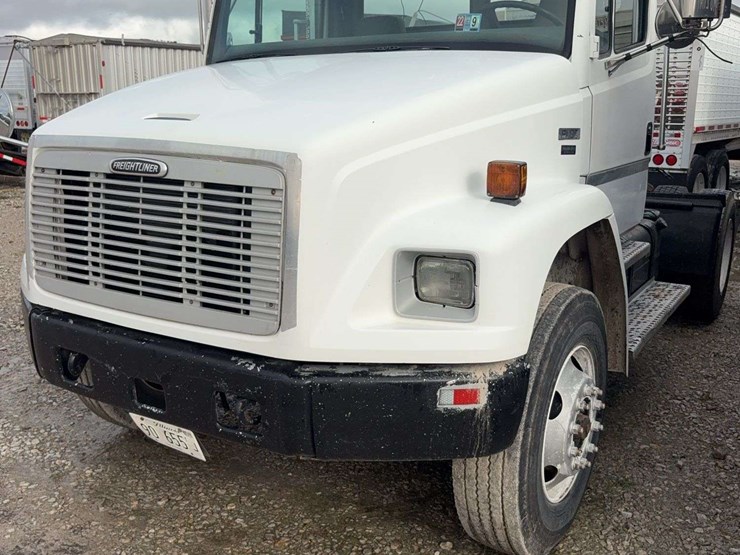 2003-freightliner-fl80-image-21