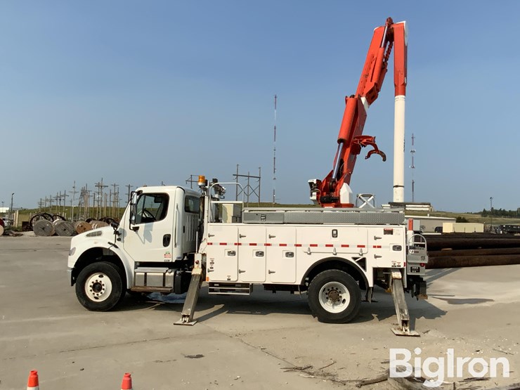 2015-freightliner-m2-106-image-16