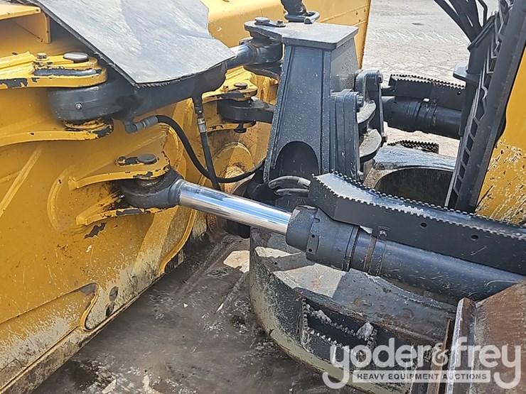 2013-deere-750k-lgp-image-32