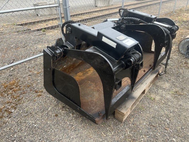 2020-titan-72"-grapple-bucket-image-2