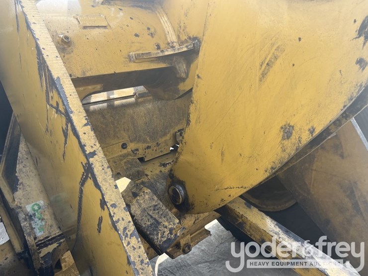 2016-caterpillar-926m-image-26