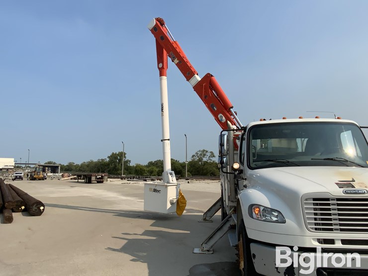 2015-freightliner-m2-106-image-19