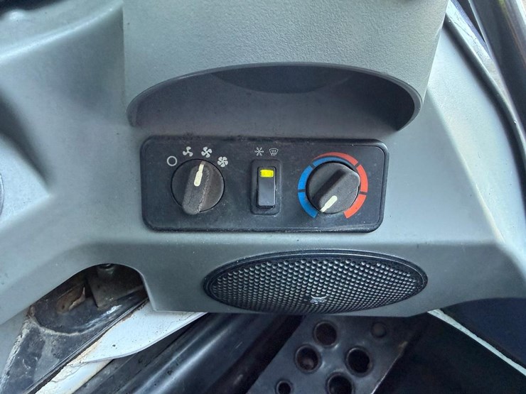 2020-bobcat-t740-image-20